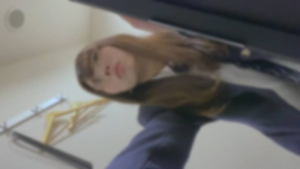 スレンダーちっぱい。ネカフェでこっそり…